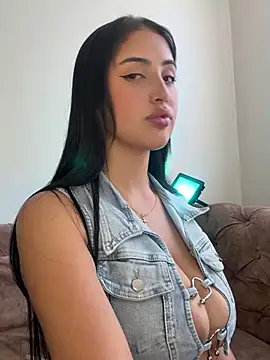 Snapshot of Celeste_Tailor_ chatting on February 2025 07:35:01 PM Celeste Tailor online show from February 2025 07:35:01 PM