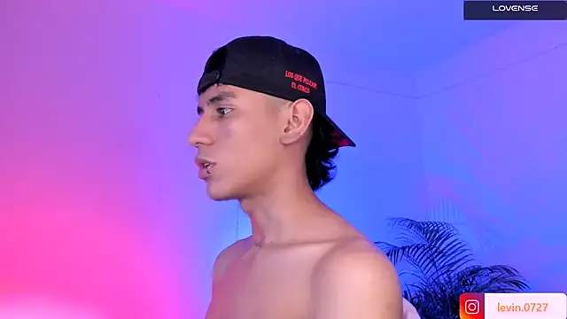 Levin Hikaru online show from November 2025 03:51:01 AM