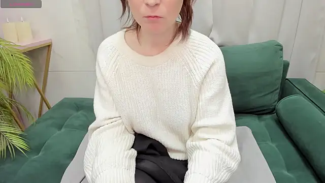 Snapshot of ZoeEast chatting on February 2025 04:44:01 PM ZoeEast online show from February 2025 04:44:01 PM