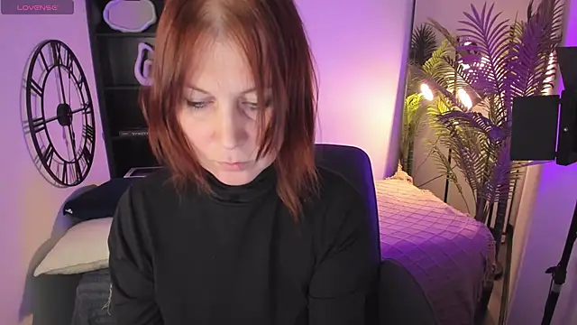 Snapshot of ZoeEast chatting on October 2025 01:54:02 PM ZoeEast online show from October 2025 01:54:02 PM