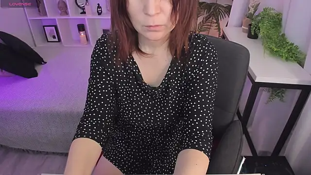 Snapshot of ZoeEast chatting on January 2026 01:28:02 PM ZoeEast online show from January 2026 01:28:02 PM
