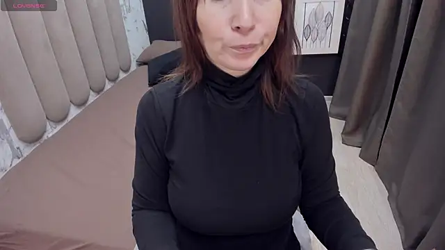 Snapshot of ZoeEast chatting on October 2025 01:43:02 PM ZoeEast online show from October 2025 01:43:02 PM