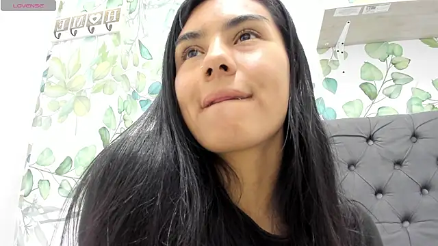 atilanadiaz7 online show from October 2025 05:01:01 PM