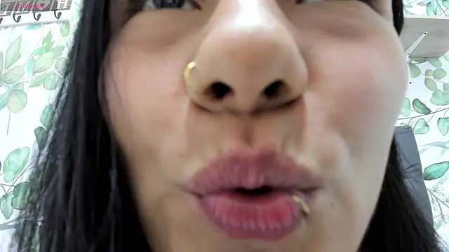 atilanadiaz7 online show from October 2025 03:57:01 PM