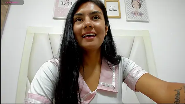 atilanadiaz7 online show from April 2026 05:17:02 PM