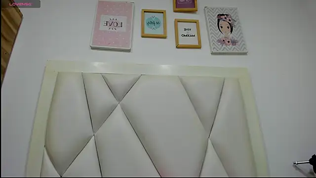 atilanadiaz7 online show from April 2026 05:41:01 PM