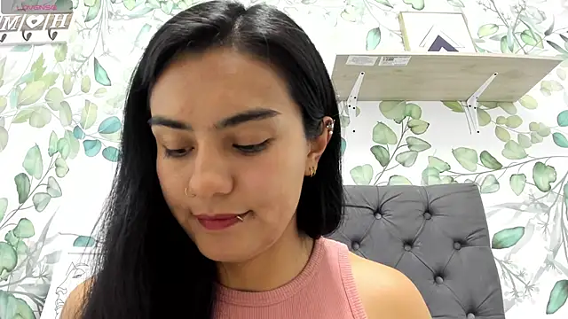 atilanadiaz7 online show from October 2025 04:32:02 PM