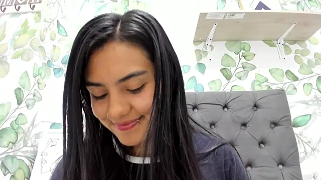 atilanadiaz7 online show from October 2025 05:23:02 PM