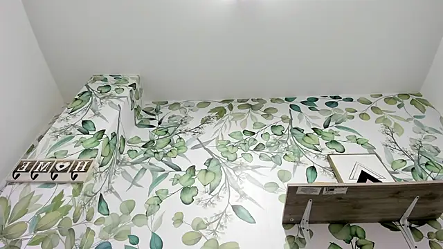 atilanadiaz7 online show from October 2025 05:11:01 PM