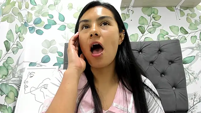 atilanadiaz7 online show from December 2025 04:02:02 PM