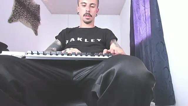 Aaron BigDickxxx online show from June 2026 08:41:01 PM