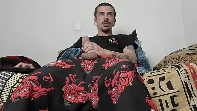 Aaron BigDickxxx online show from November 2025 08:46:01 PM