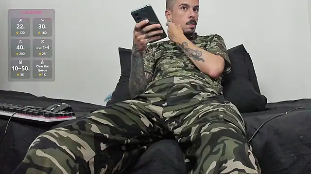 Aaron BigDickxxx online show from November 2025 07:13:02 PM