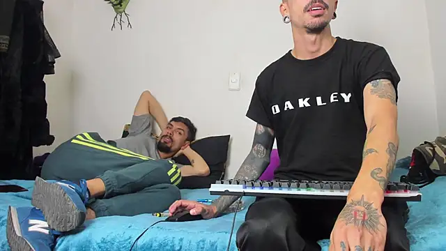 Aaron BigDickxxx online show from April 2026 06:36:01 PM