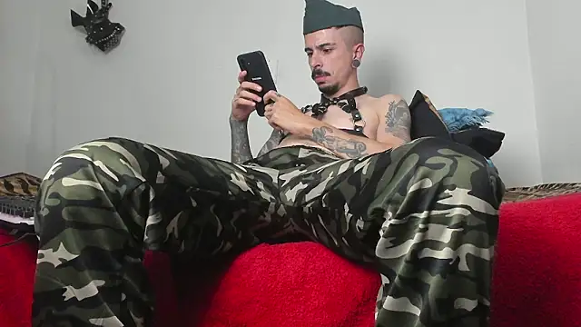 Aaron BigDickxxx online show from January 2026 06:48:01 PM