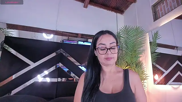 Snapshot of emily-fox chatting on July 2026 11:00:01 AM emily-fox online show from July 2026 11:00:01 AM