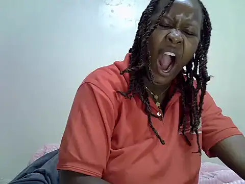 Snapshot of Sonnia_ chatting on May 2026 04:32:02 AM Sonnia online show from May 2026 04:32:02 AM