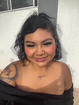 Juli Walker online show from April 2026 09:43:02 PM