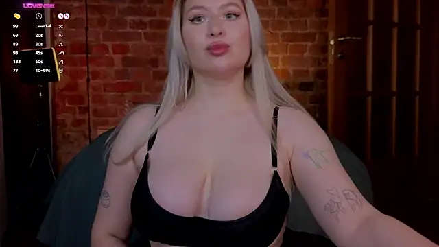 Snapshot of helen_frogg chatting on November 2025 08:20:01 PM helen frogg online show from November 2025 08:20:01 PM