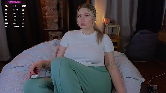 Snapshot of helen_frogg chatting on December 2025 07:26:02 PM helen frogg online show from December 2025 07:26:02 PM