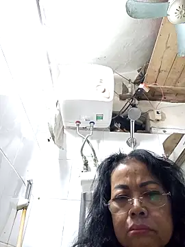 Snapshot of Hotestlove chatting on December 2025 11:04:01 PM Hotestlove online show from December 2025 11:04:01 PM