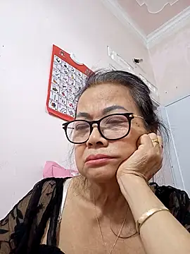 Snapshot of Hotestlove chatting on October 2025 03:38:02 AM Hotestlove online show from October 2025 03:38:02 AM