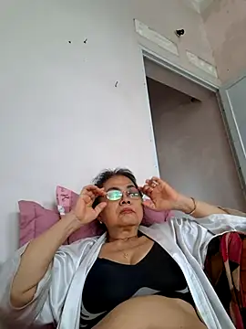 Hotestlove online show from April 2026 01:41:01 AM