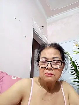 Hotestlove online show from April 2026 02:12:02 PM