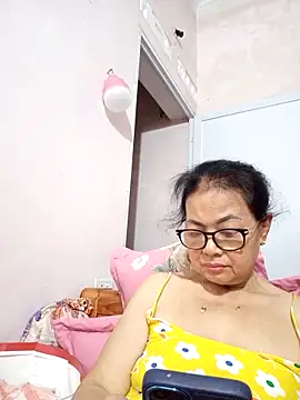 Hotestlove online show from April 2026 01:59:02 PM