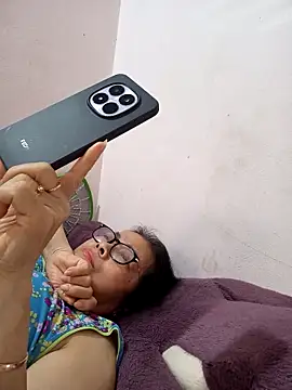 Hotestlove online show from April 2026 11:28:01 PM