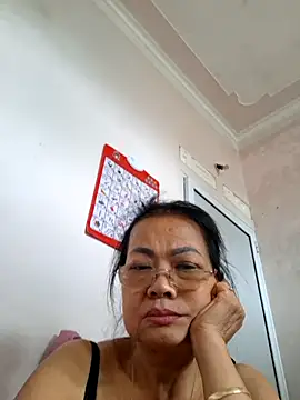 Snapshot of Hotestlove chatting on October 2025 04:02:02 AM Hotestlove online show from October 2025 04:02:02 AM