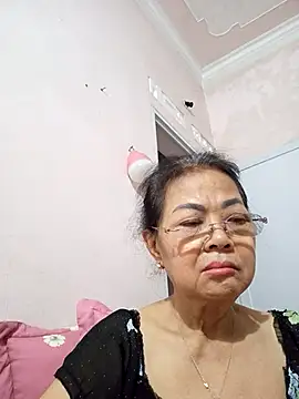 Hotestlove online show from May 2026 10:27:01 PM