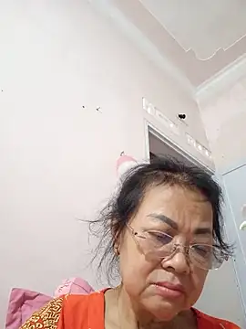 Hotestlove online show from May 2026 11:40:01 AM