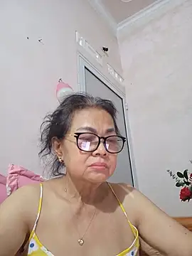 Hotestlove online show from May 2026 12:47:02 PM