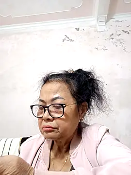 Snapshot of Hotestlove chatting on December 2025 02:00:01 AM Hotestlove online show from December 2025 02:00:01 AM