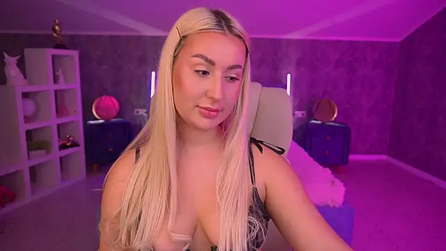 Snapshot of LiaBrazzerr chatting on May 2026 01:52:01 PM LiaBrazzerr online show from May 2026 01:52:01 PM