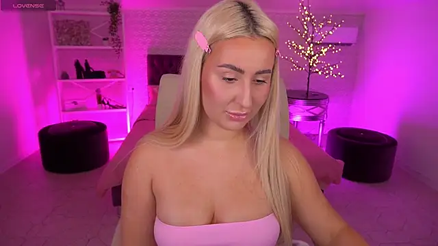 Snapshot of LiaBrazzerr chatting on May 2026 02:08:01 PM LiaBrazzerr online show from May 2026 02:08:01 PM
