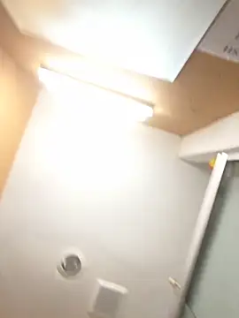 Crackkers online show from October 2025 04:44:02 AM