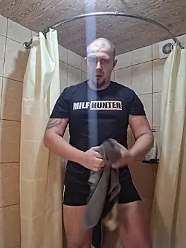 Foxyshaved online show from November 2025 04:01:01 AM