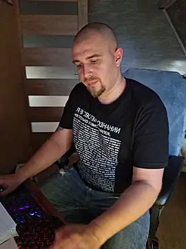 Foxyshaved online show from November 2025 12:42:02 PM