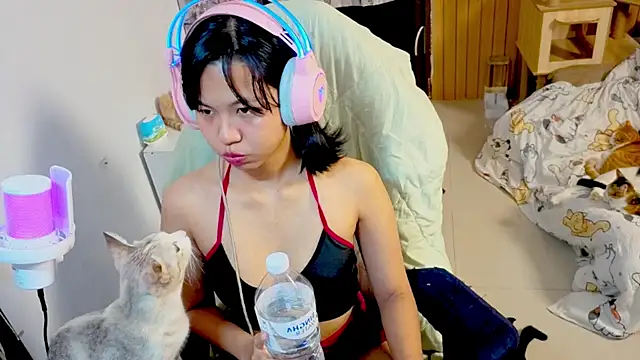 Kana G online show from November 2025 06:44:01 PM