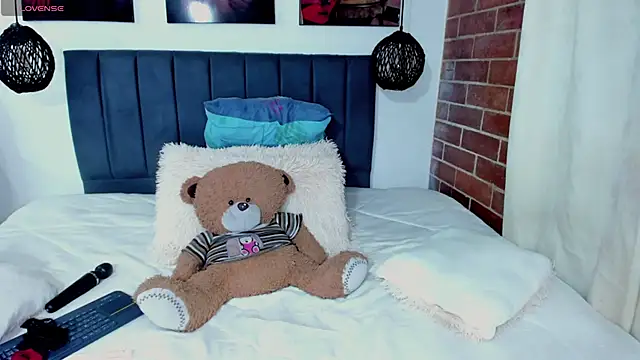 kyliejenner hot online show from April 2026 04:03:01 AM