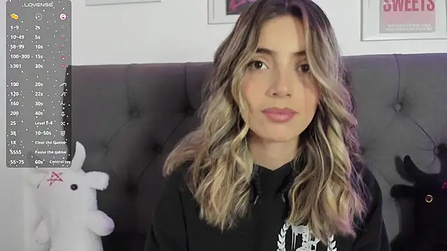 Snapshot of IsadoraGalle_ chatting on February 2026 02:18:02 PM IsadoraGalle online show from February 2026 02:18:02 PM