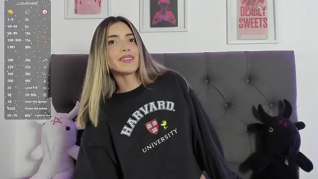 Snapshot of IsadoraGalle_ chatting on February 2026 11:28:02 PM IsadoraGalle online show from February 2026 11:28:02 PM