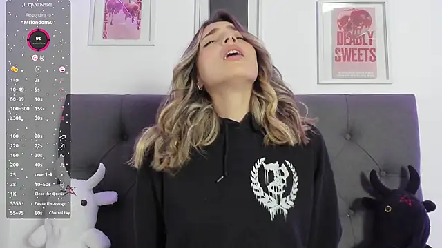 Snapshot of IsadoraGalle_ chatting on February 2026 09:49:01 PM IsadoraGalle online show from February 2026 09:49:01 PM