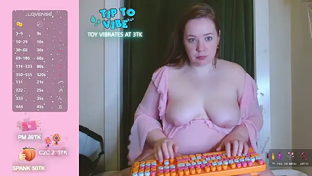 Snapshot of MissLolaLuxxx chatting on November 2025 08:07:02 AM MissLolaLuxxx online show from November 2025 08:07:02 AM