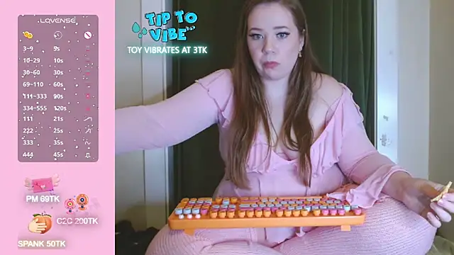 Snapshot of MissLolaLuxxx chatting on November 2025 03:32:01 AM MissLolaLuxxx online show from November 2025 03:32:01 AM