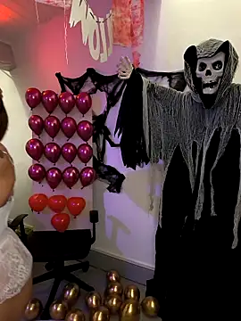 emma4xxx online show from October 2025 08:27:02 PM