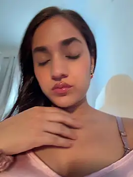 CuteeRose online show from May 2026 01:43:02 PM