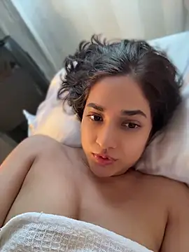 Snapshot of CuteeRose chatting on June 2026 04:23:01 PM CuteeRose online show from June 2026 04:23:01 PM